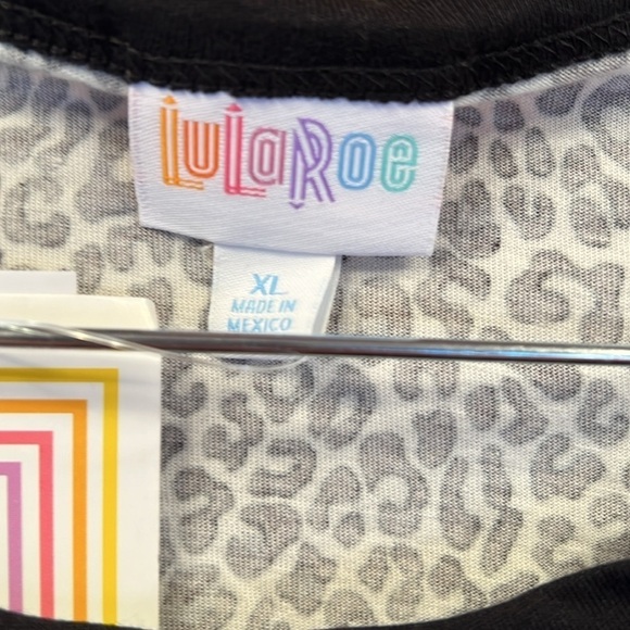 LALAROE Simply Comfortable Tee Shirt, S XL, 60% Cotton, 40% Polyester, Very Soft - Picture 3 of 3